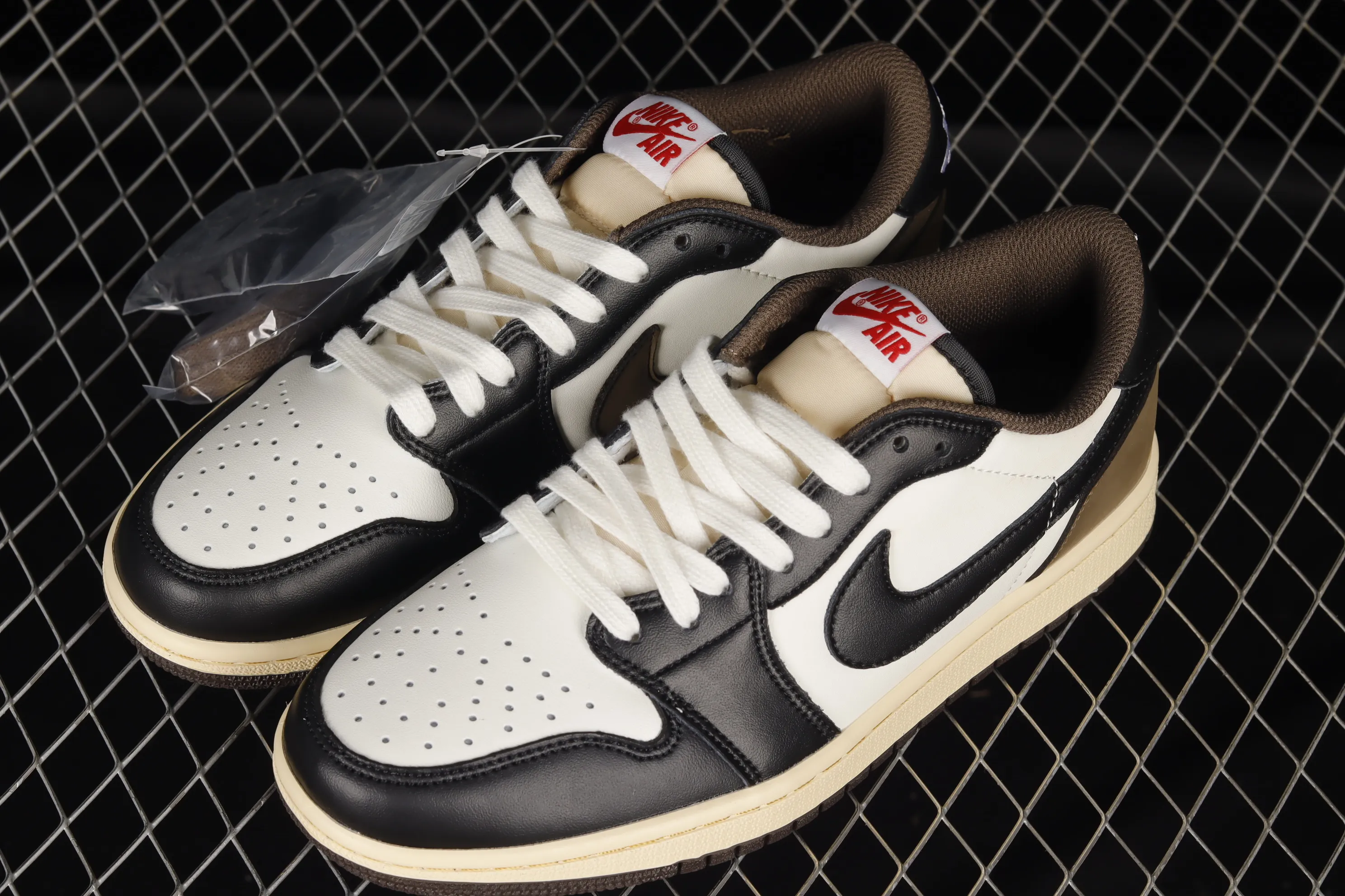 All categories Air Jordan Jordan series basketball shoes Air Jordan 1 Low Travis Scott x Air Jordan 1 Low "Dark Mocha" AJ1 Joe 1 Little Mocha CQ4277-105